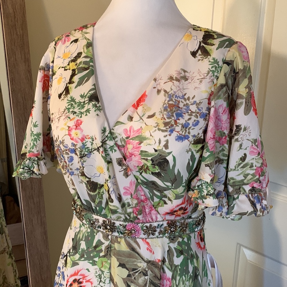 MAC DUGGAL
Floral Print Faux Wrap Flutter Sleeve A Line Gown - Picture 4 of 17